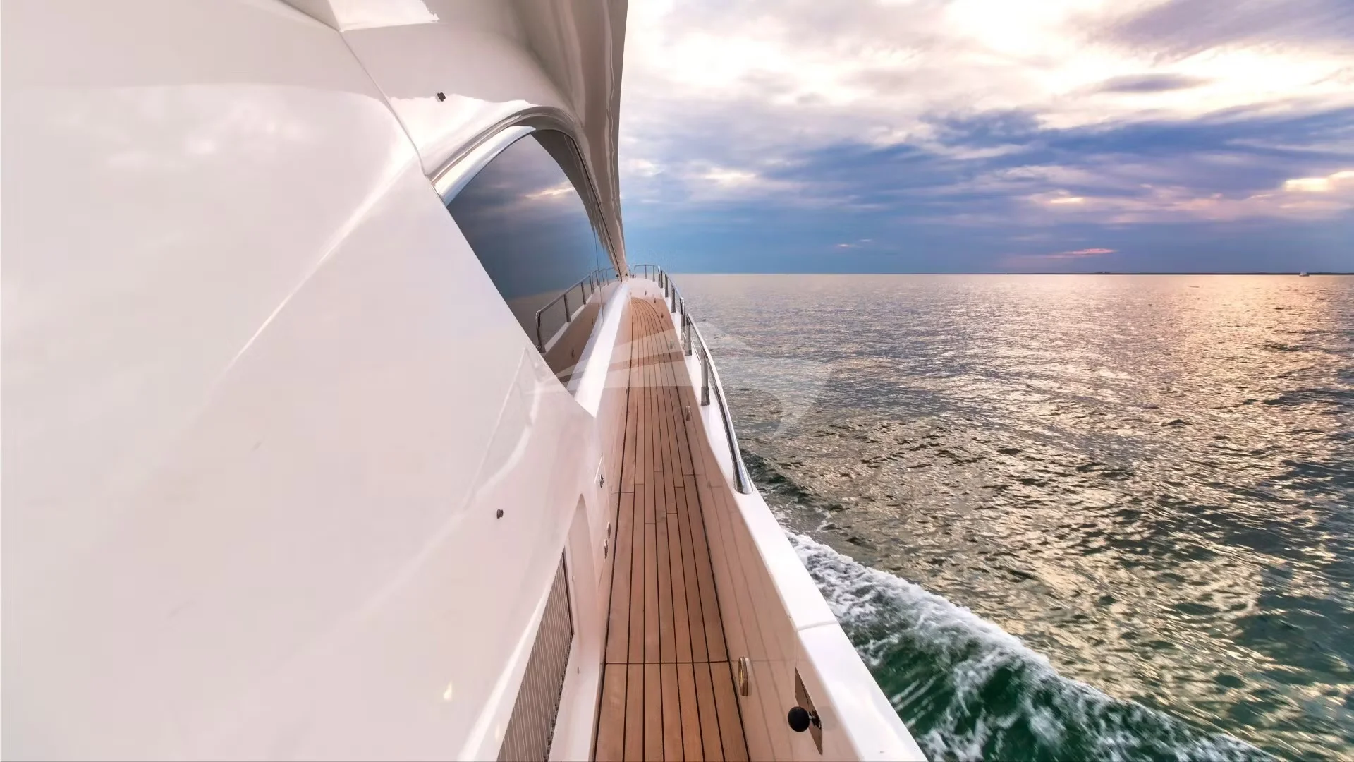 90ft Sunseeker Acqua evening lighting